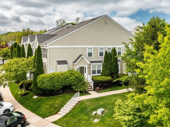 256 Flagstone Rd #8, Chester Springs, PA 19425