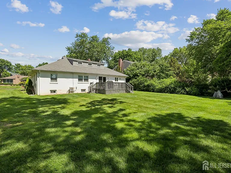 207 Stoughton Ave — Photo 3