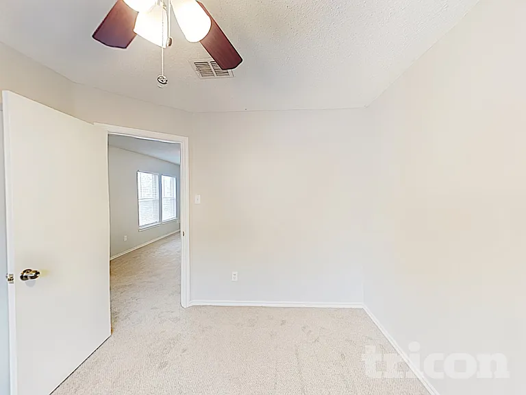 541 Gibson St — Photo 13