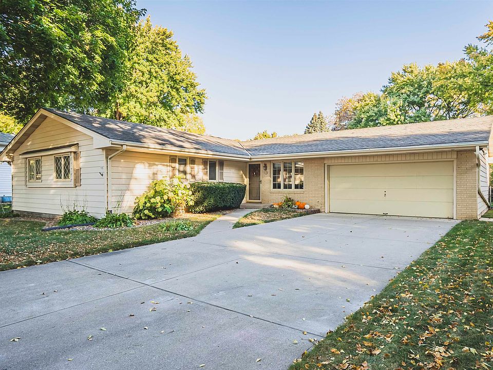 1st image of 409 Eton Ct