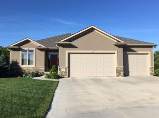 9543 Eastview Rd, Lincoln, NE 68505