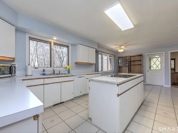 634 Aspen Lane, Orange, CT 06477