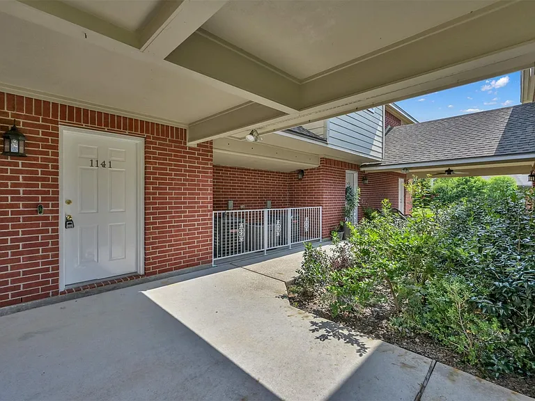 1141 Lovett St — Photo 3