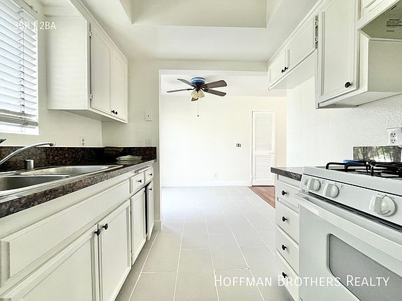 3rd image of 5915 Woodman Ave #201A