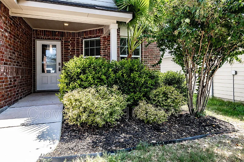 4 bed, 2.5 bath, 2323 sqft, $1,947 — Photo 4