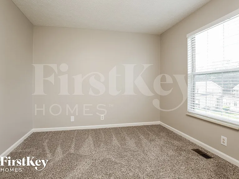 6005 Monroe Xing — Photo 10