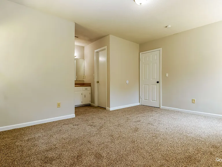 1311 Hampton Dr — Photo 12