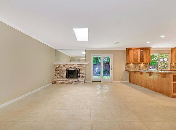3rd image of 1023 Silver Lake Dr