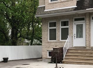31 Junction Ct, Staten Island, NY 10306