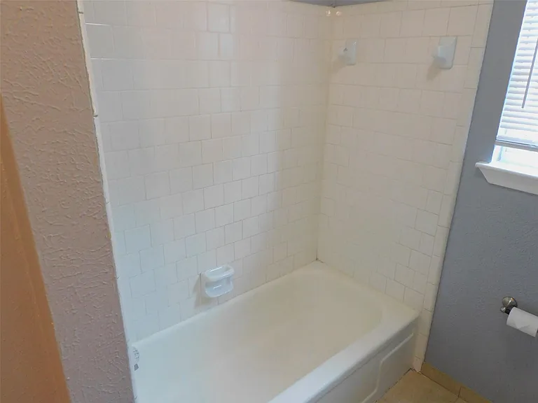 1338 Leadenhall Cir — Photo 13