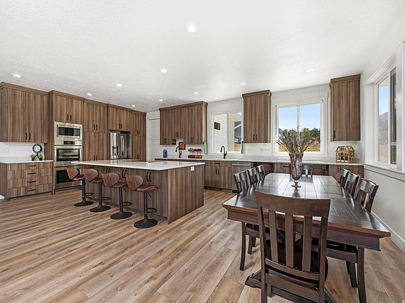 2nd image of 1191 N Elk Ridge Dr