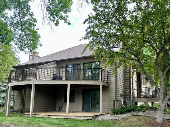 11473 Carriage Ct, Eden Prairie, MN 55344