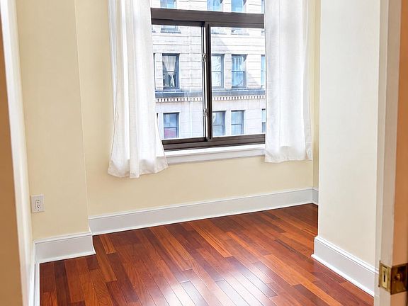 5th image of 1500 Chestnut St APT 4H
