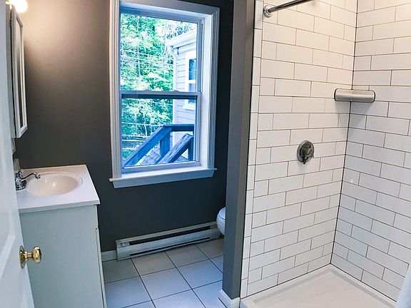 5th image of 551 Essex Ave