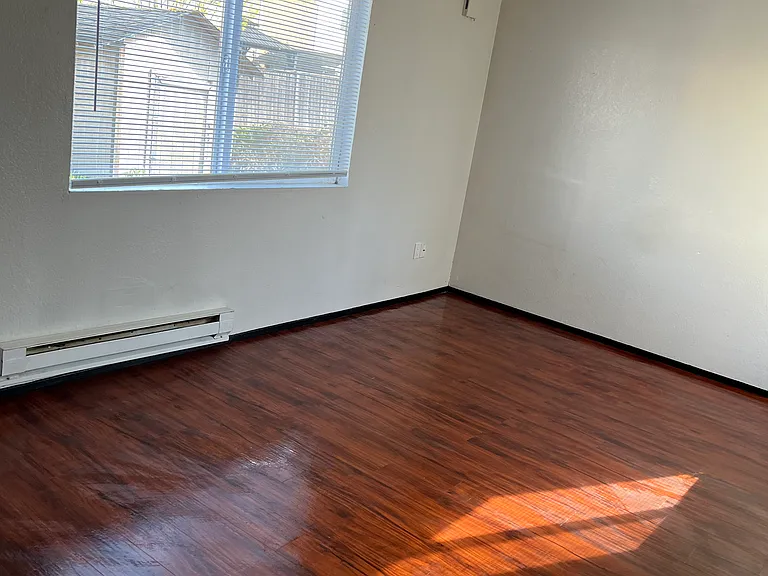 429 1st Ave N #C — Photo 8