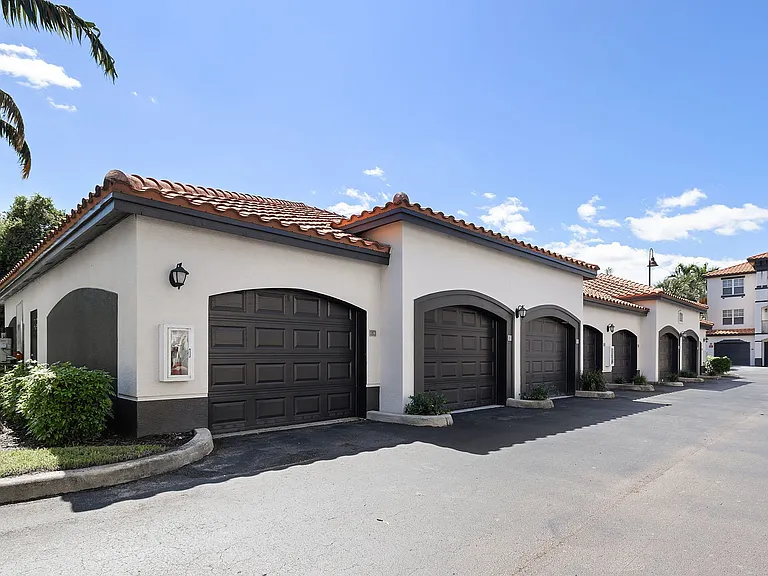 Bell Miramar Place — Photo 31
