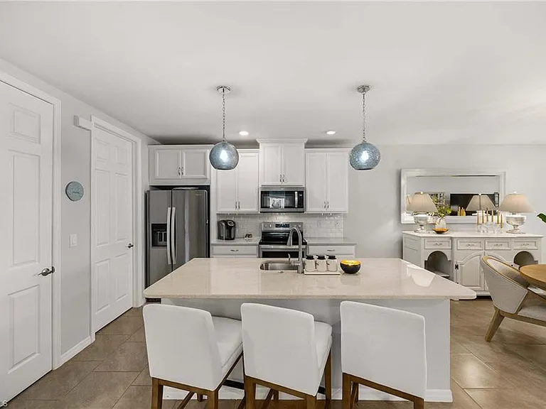 14610 Edgewater Cir — Photo 13
