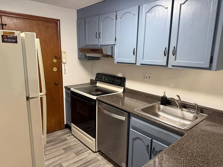1162 Middle Tpke W #C1 — Photo 1