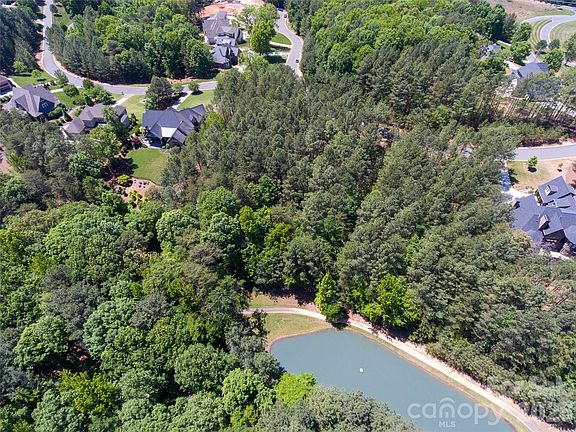 3rd image of 5017 Hermitage Ct #202