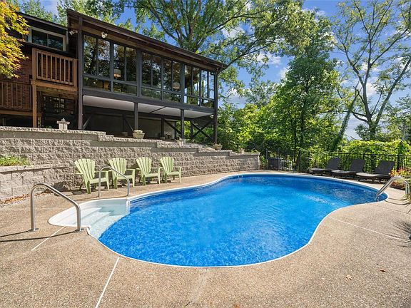 3rd image of 14600 Laketrails Ct