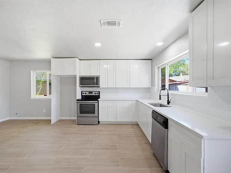 7530 Millbrae Ln — Photo 5