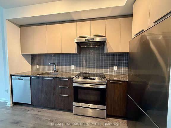 4th image of 4208 Dundas St W #703