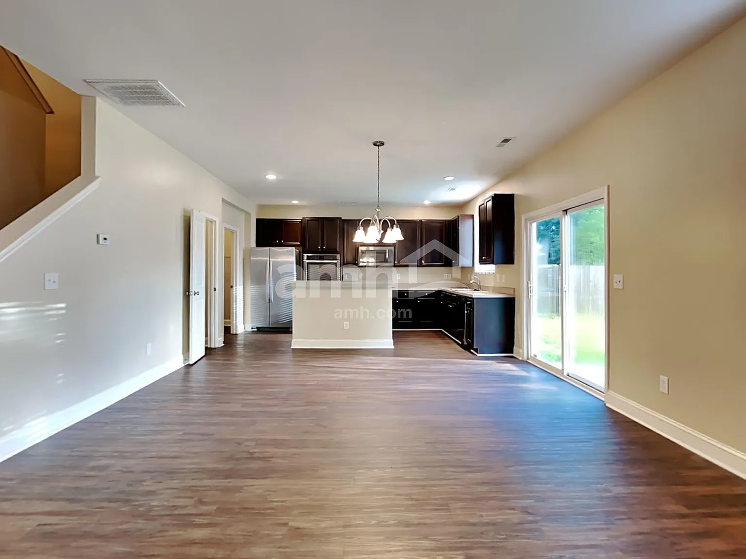 4 bed, 2.5 bath, 2570 sqft, $2,670 — Photo 4