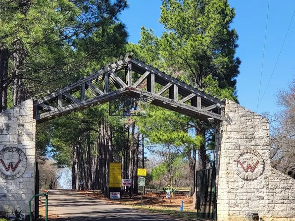 Shenandoah Dr, Streetman, TX 75859