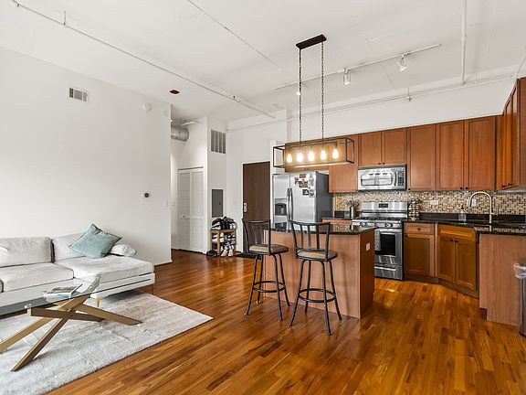 4th image of 950 W Monroe St Unit 817