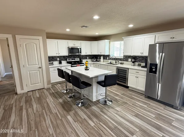 1114 E DESERT Drive, Phoenix, AZ 85042