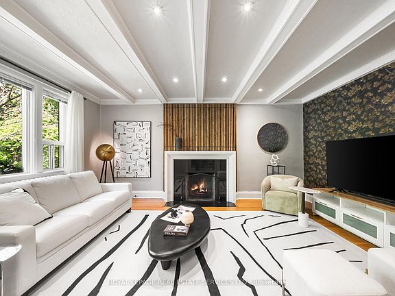 4th image of 202 Dinnick Cres