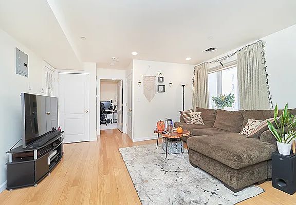 3rd image of 3077 38th St APT 1A
