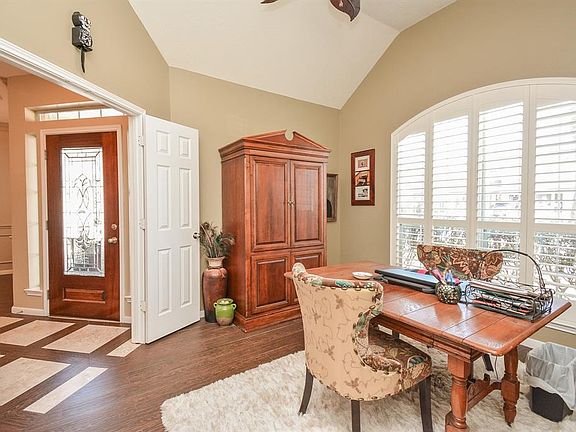 4th image of 18435 W Laura Shore Dr