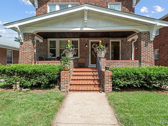 3rd image of 1102 Moorlands Dr