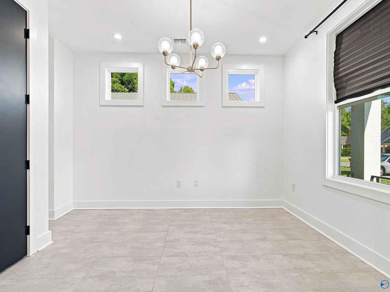 3 bed, 3.0 bath, 2141 sqft, $2,900 — Photo 3