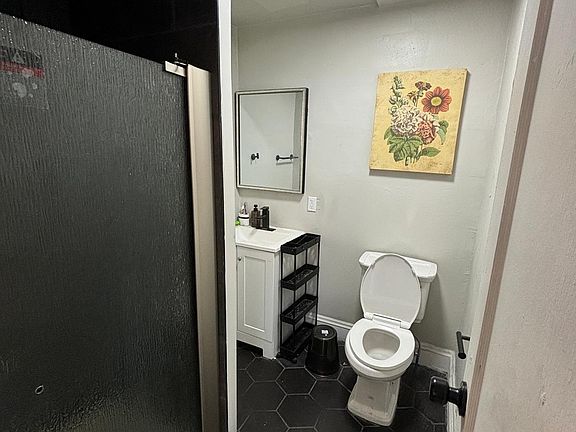 4th image of 3260 W 105th St