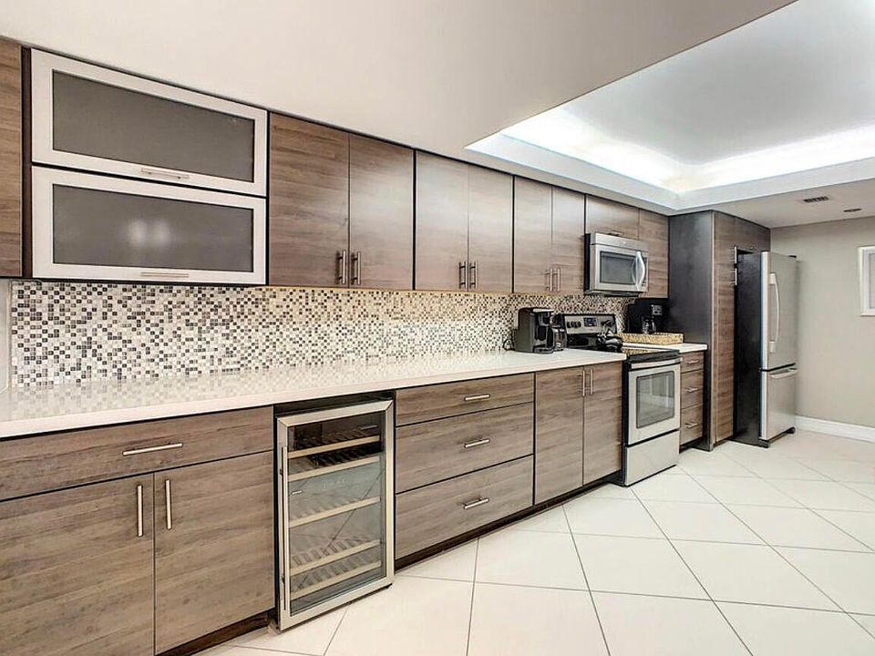 1st image of 2455 Lindell Blvd APT 3203