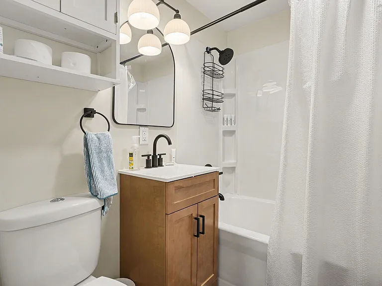 1110 Roberts St — Photo 10
