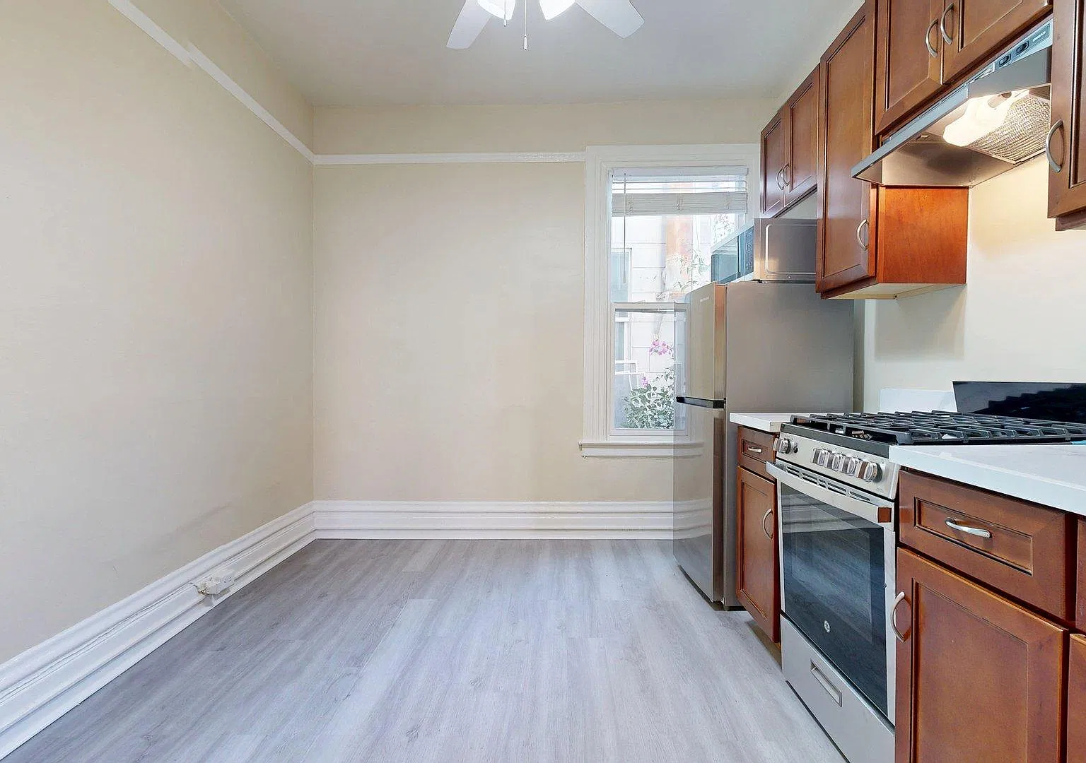 445 Octavia St — Photo 4