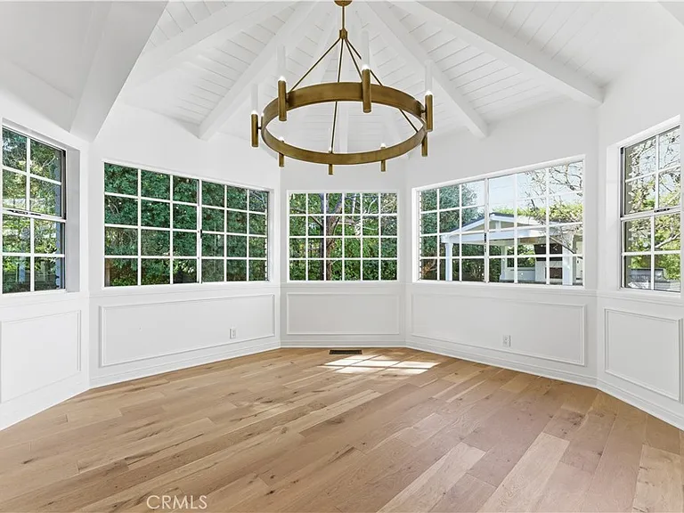 515 Kings Pl — Photo 18