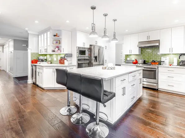 21315 River Rd, Maple Ridge, BC V2X 2B1
