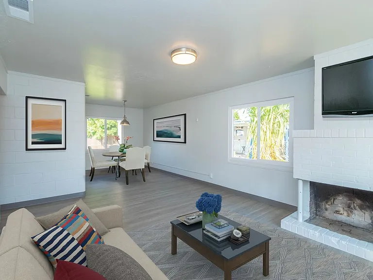 1258 Rosemary Ln — Photo 4