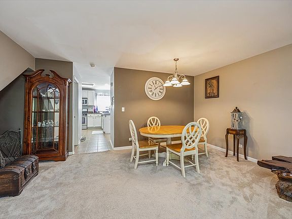 3rd image of 558 Lincoln Station Dr #558