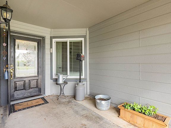 5th image of 1898 Whispering Oaks Dr
