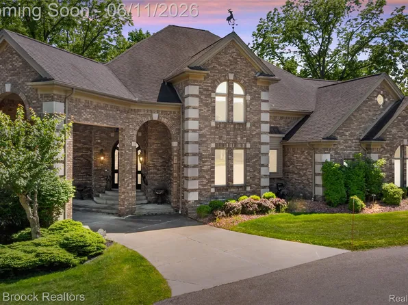 34825 Huntington Ct, Farmington Hills, MI 48331