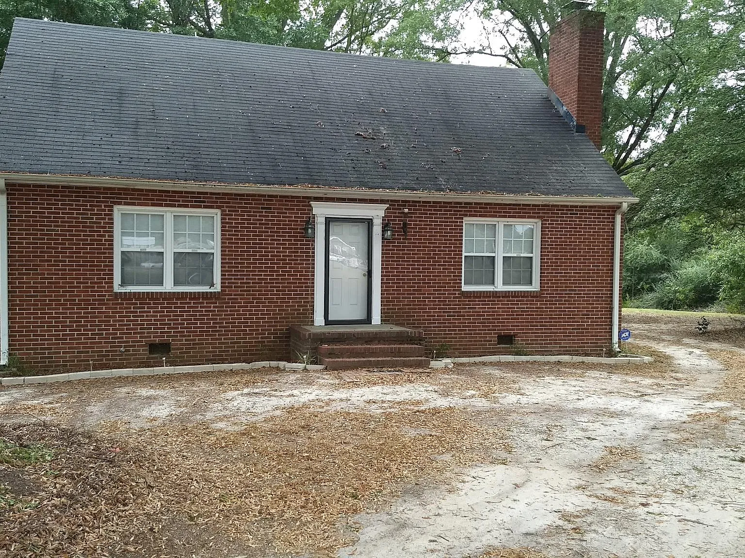 4 bed, 2250 sqft, $1,800 — Photo 2