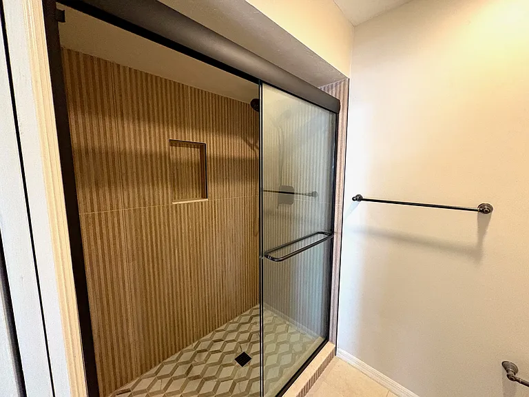 main bedroom bathroom