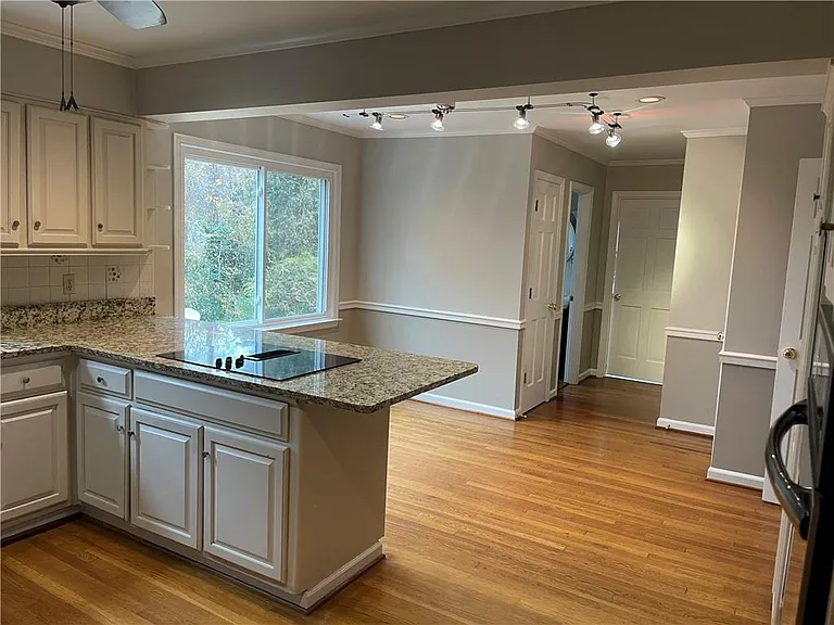 119 Woodlawn Dr NE — Photo 10