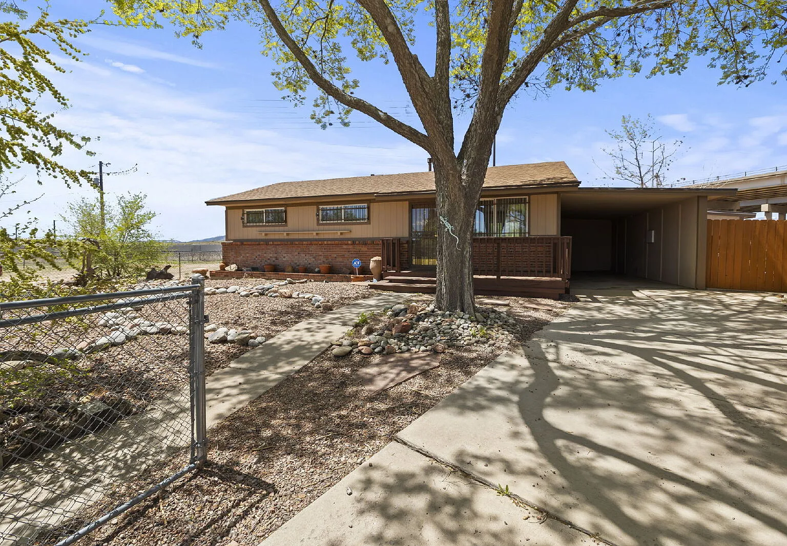 3 bed, 1.5 bath, 1053 sqft, $2,200 — Photo 2