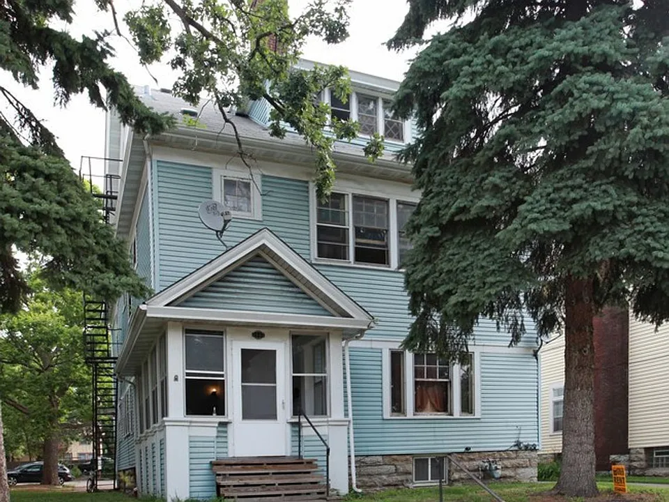 1111 4th St SE